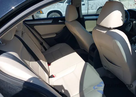 2015 Volkswagen Jetta 1.8T Se z USA, uszkodzony, nr VIN 3VWD17AJ9FM319821